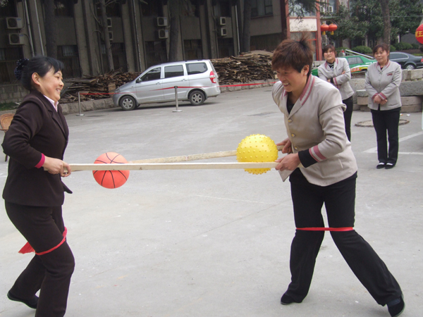 沂州府公司舉辦慶祝三·八婦女節(jié)趣味運(yùn)動(dòng)會(huì)